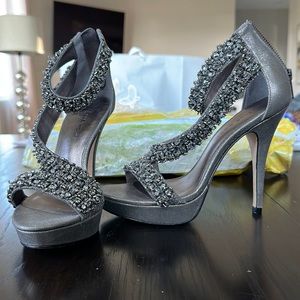 Pelle Moda 4” Silver/Pewter Glass Stone/Beaded Platform Heel-Zipper Ankle-Size 6